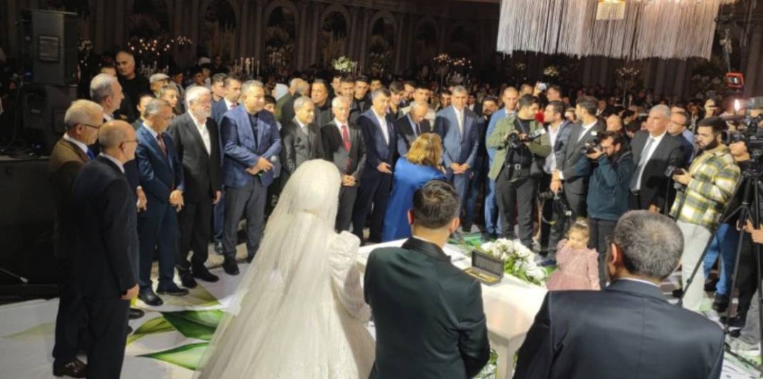 Gaziantep'te Muhteşem Düğün Ve Nikah! Mehmet Haz'a 30 Şahitli Bakanlı Nikah! Gaziantep'te Bu Düğüne 1500 Kişi Katıldı 2